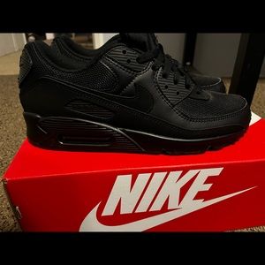 Black NEVER WORN airmax